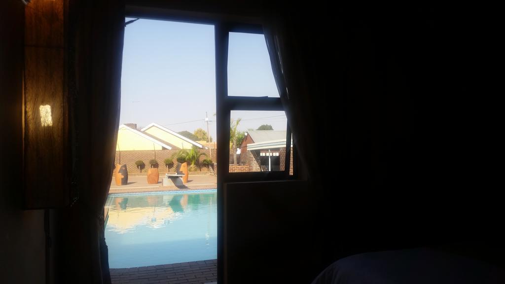 African Phoenix Guest Lodge Johannesburg Eksteriør billede