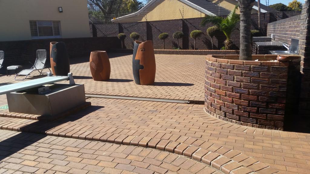 African Phoenix Guest Lodge Johannesburg Eksteriør billede