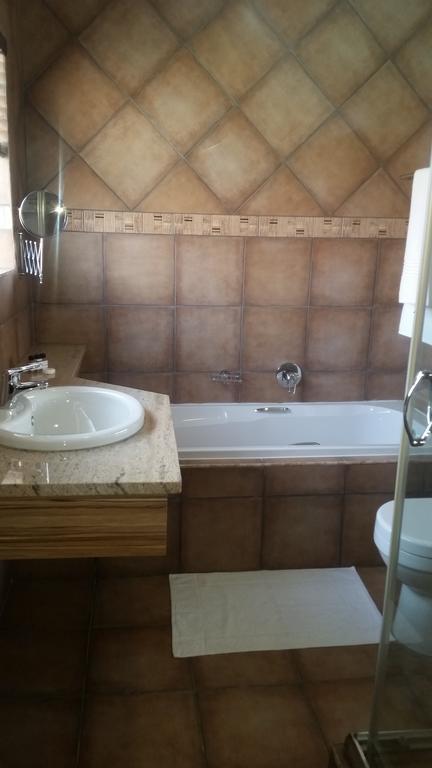 African Phoenix Guest Lodge Johannesburg Eksteriør billede