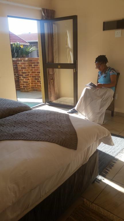 African Phoenix Guest Lodge Johannesburg Eksteriør billede