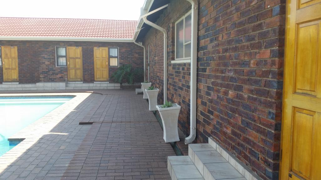 African Phoenix Guest Lodge Johannesburg Eksteriør billede