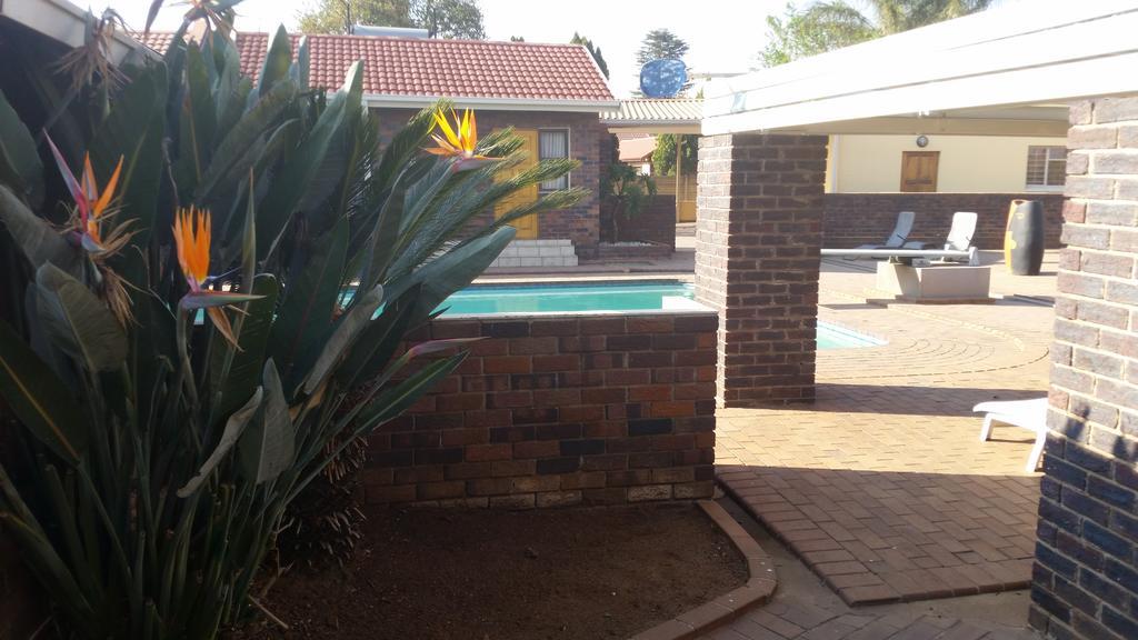 African Phoenix Guest Lodge Johannesburg Eksteriør billede