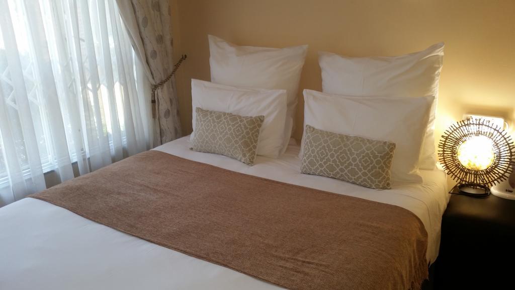 African Phoenix Guest Lodge Johannesburg Eksteriør billede