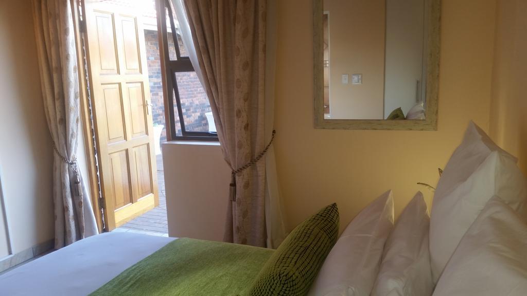 African Phoenix Guest Lodge Johannesburg Eksteriør billede