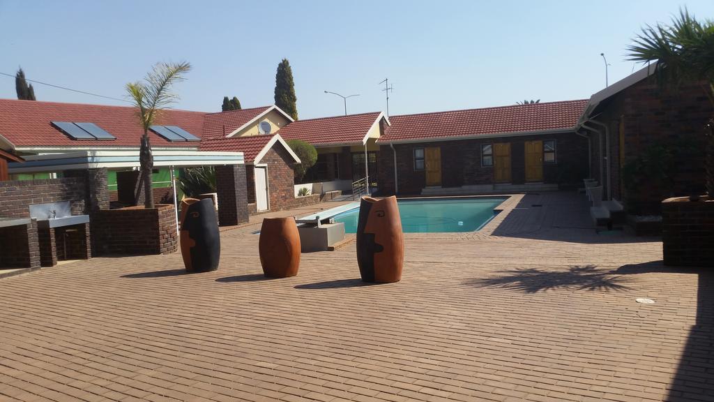African Phoenix Guest Lodge Johannesburg Eksteriør billede
