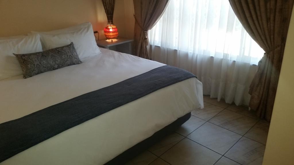 African Phoenix Guest Lodge Johannesburg Eksteriør billede