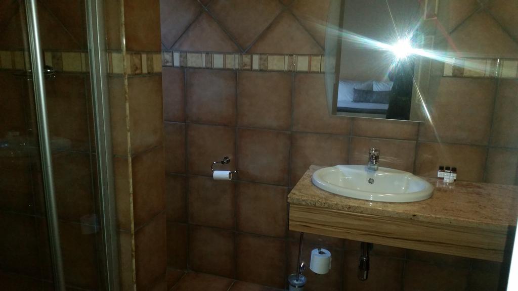 African Phoenix Guest Lodge Johannesburg Eksteriør billede