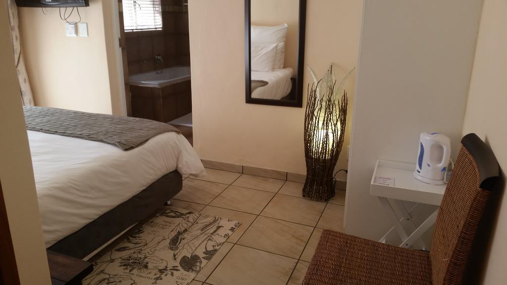 African Phoenix Guest Lodge Johannesburg Eksteriør billede