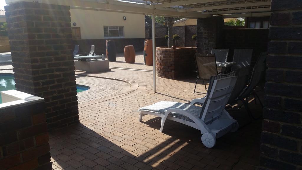 African Phoenix Guest Lodge Johannesburg Eksteriør billede
