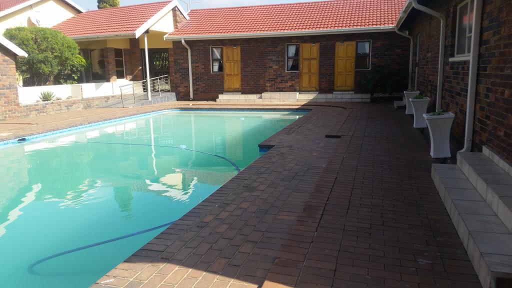 African Phoenix Guest Lodge Johannesburg Eksteriør billede