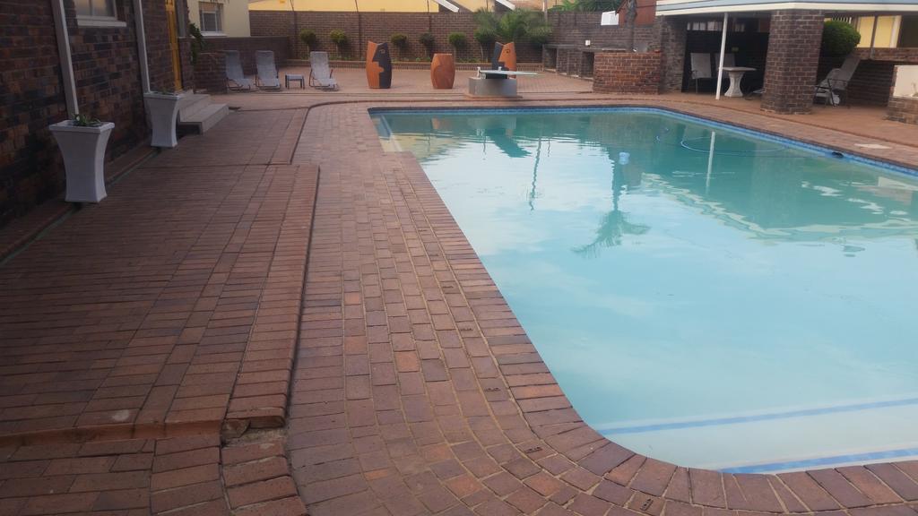 African Phoenix Guest Lodge Johannesburg Eksteriør billede
