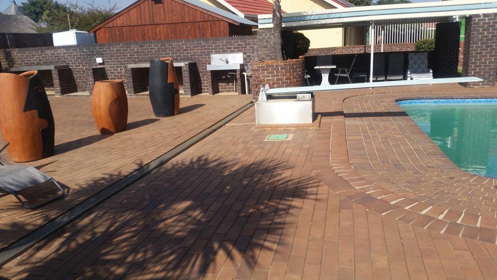African Phoenix Guest Lodge Johannesburg Eksteriør billede
